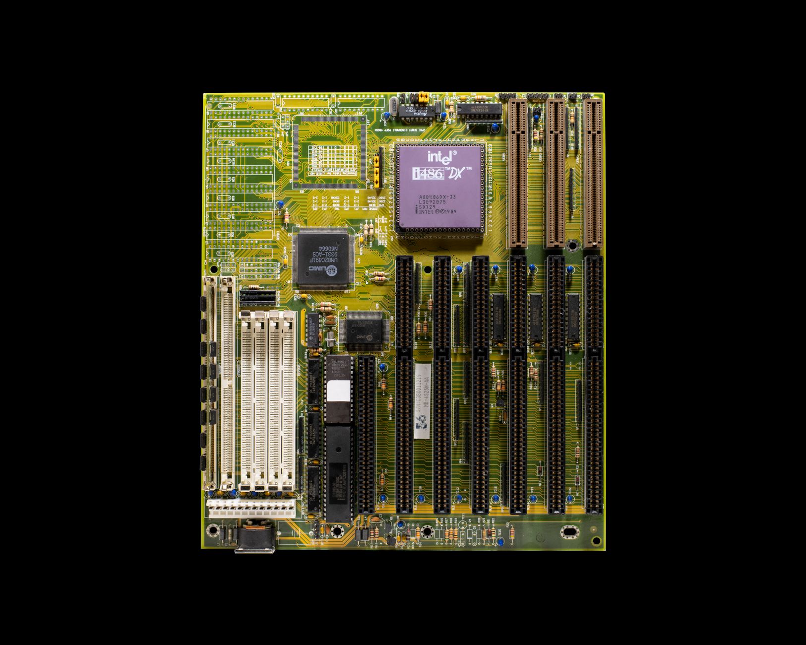 Intel’s quarterly results highlighted accelerating data-center demand, improving factory execution and a stronger third-quarter revenue forecast.