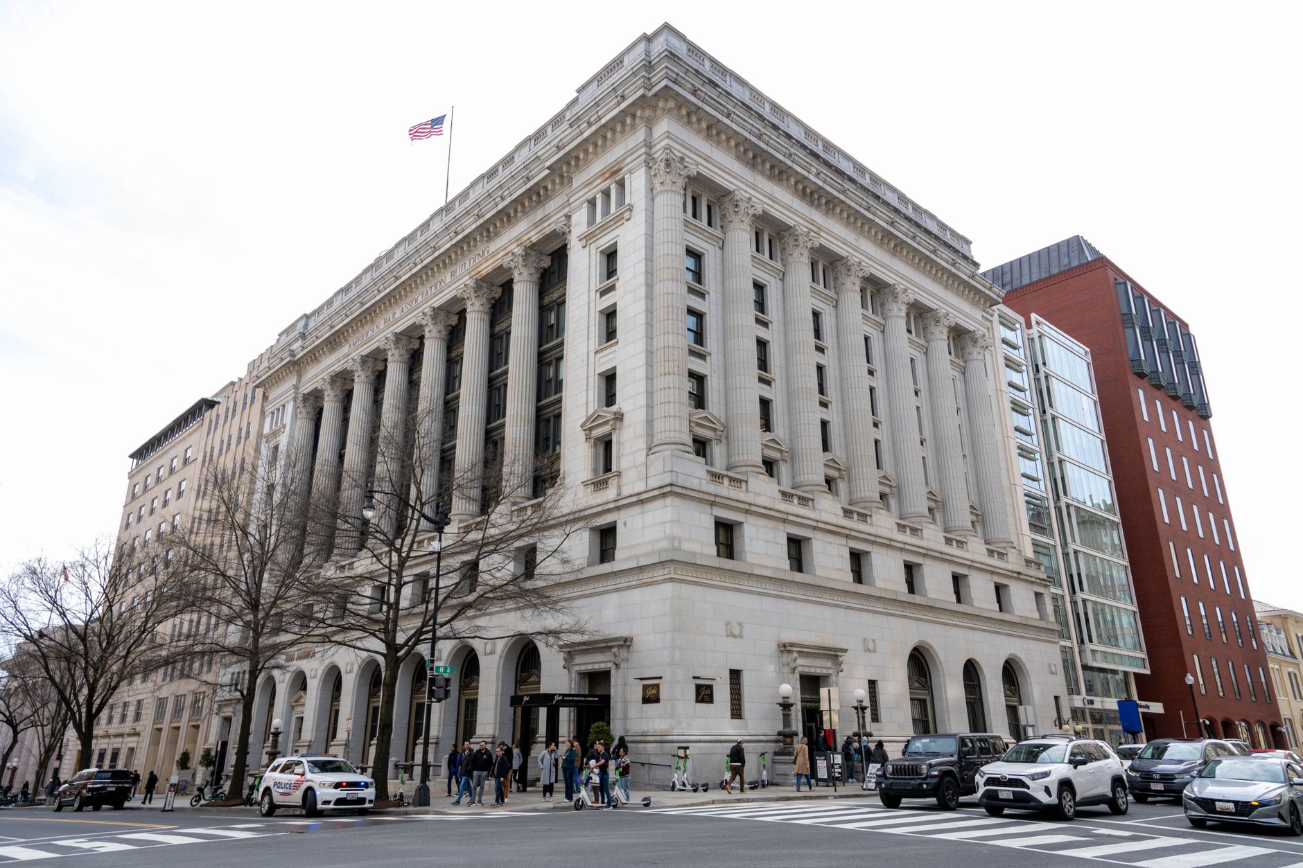 Federal Reserve officials and market participants analyze inflation signals and interest-rate expectations during a period of monetary policy uncertainty.
