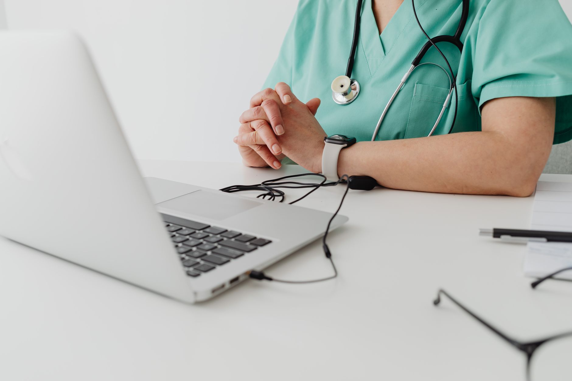 A patient uses a virtual therapy platform representing the integration of Talkspace with Universal Health Services’ nationwide care network.