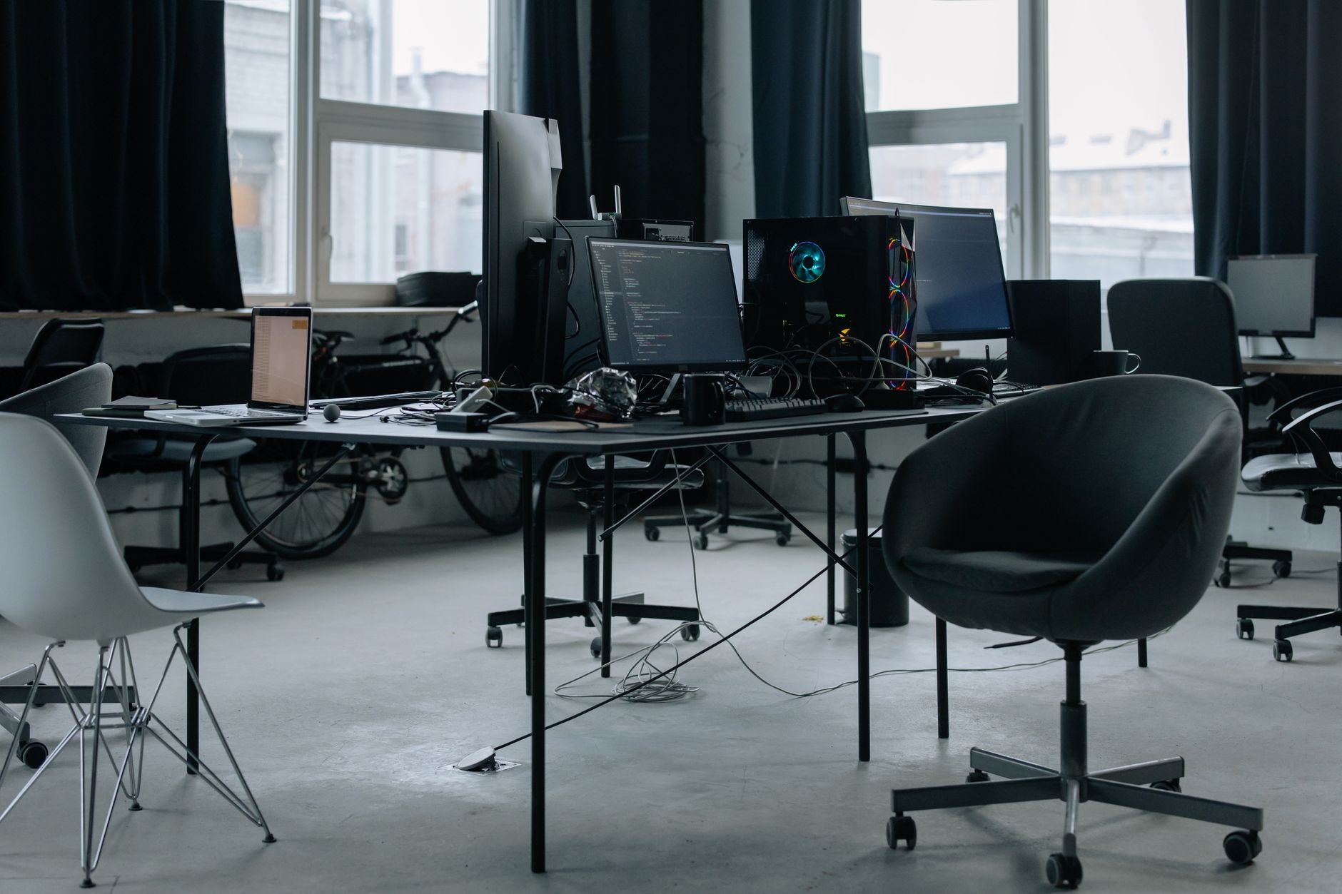 Thomson Reuters professionals discuss a new enterprise AI model launch designed for advanced knowledge computing applications.