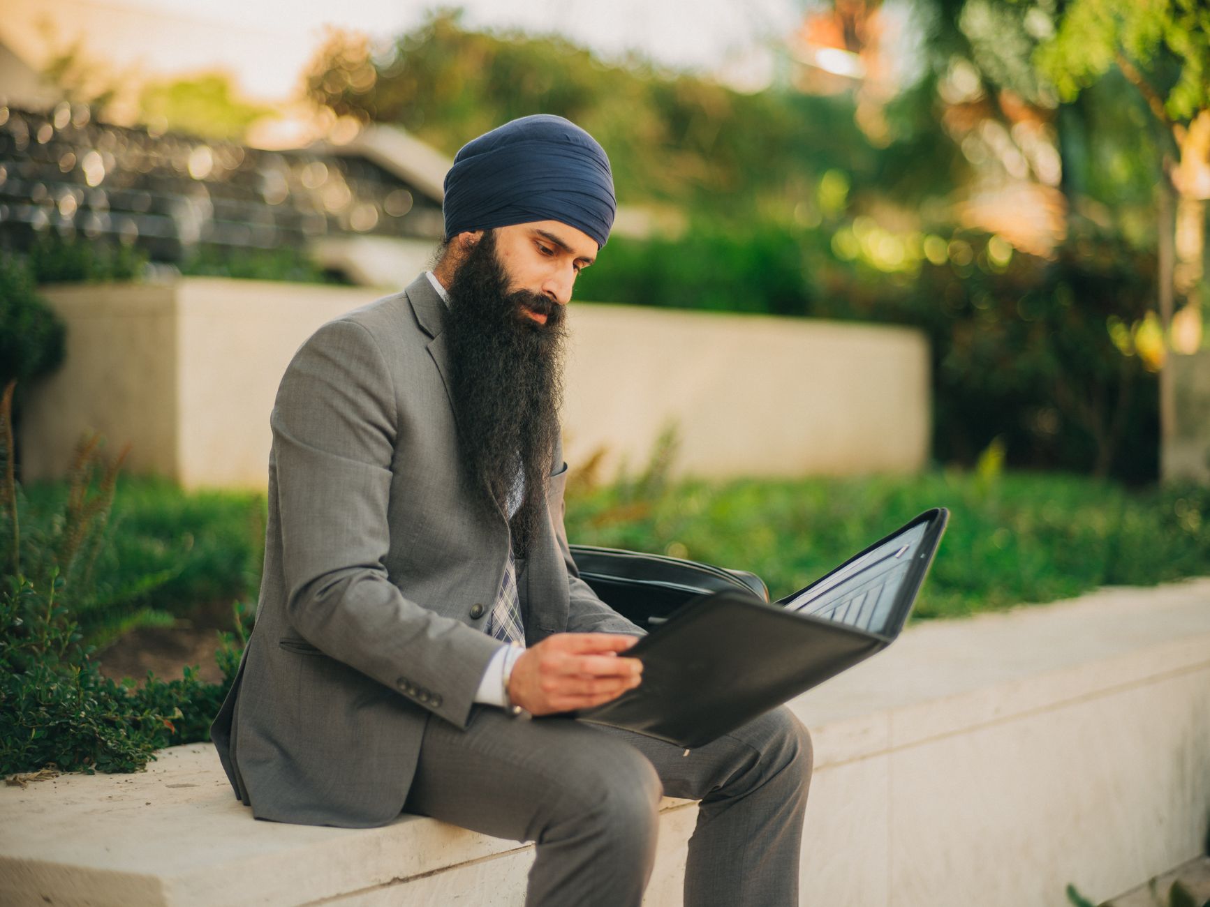 A wealth advisor discusses long-term retirement portfolio planning with an older investor during a financial consultation.