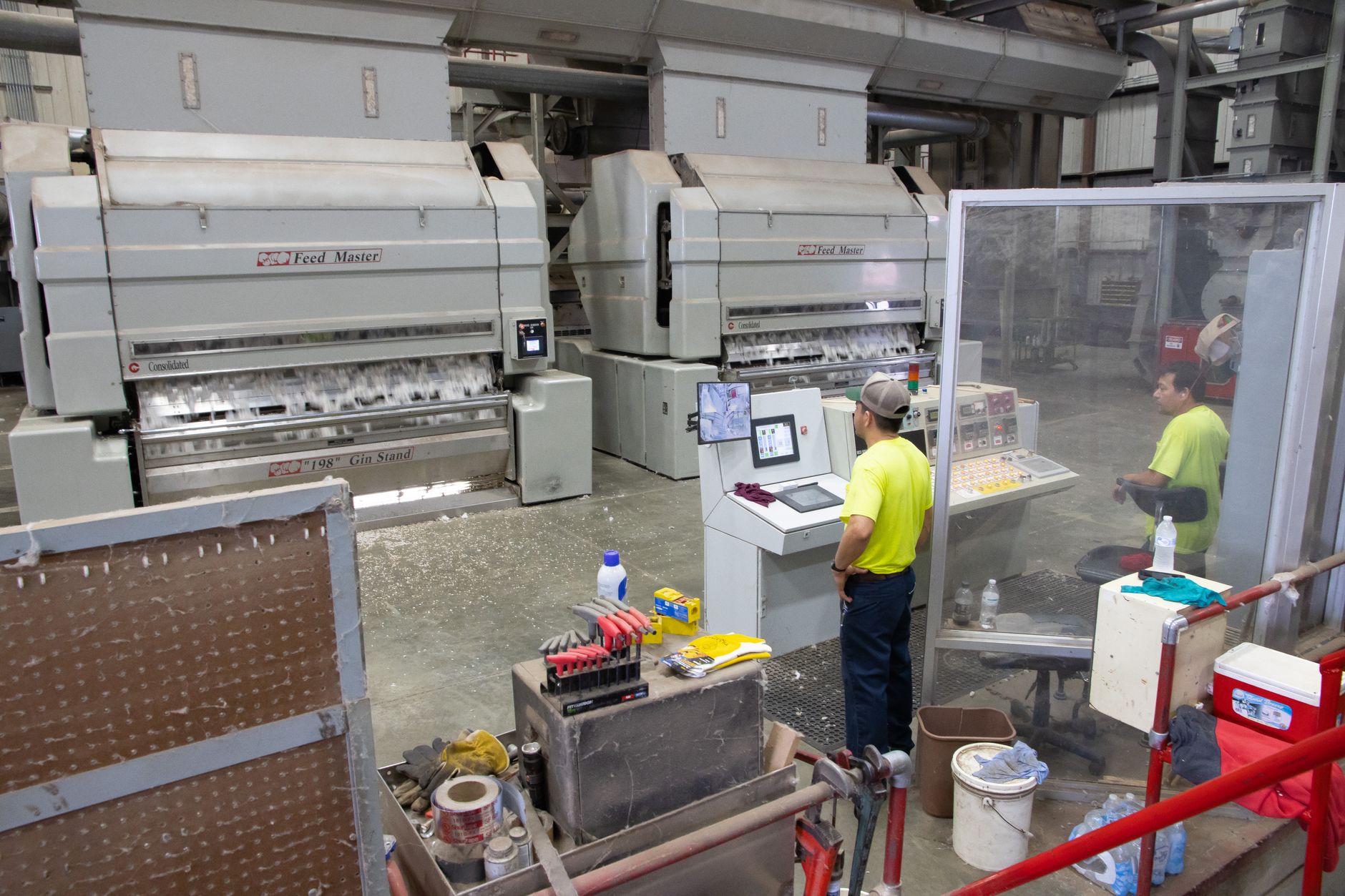 Workers operate machinery on a U.S. manufacturing production floor as productivity and labor-cost data point to improved factory efficiency.