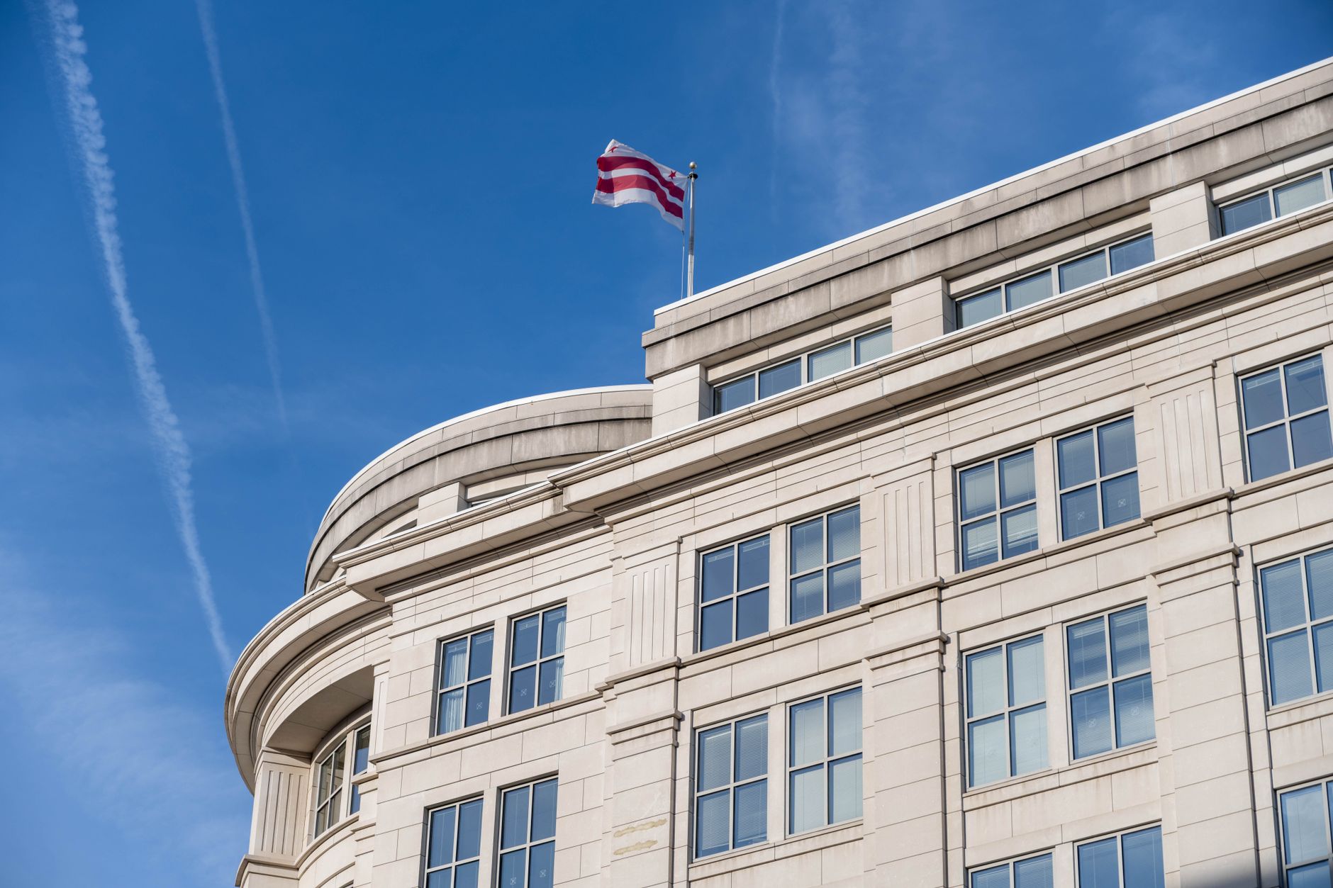 The U.S. Securities and Exchange Commission is proposing to rescind its investment adviser pay-to-play rule governing political contributions and government business.