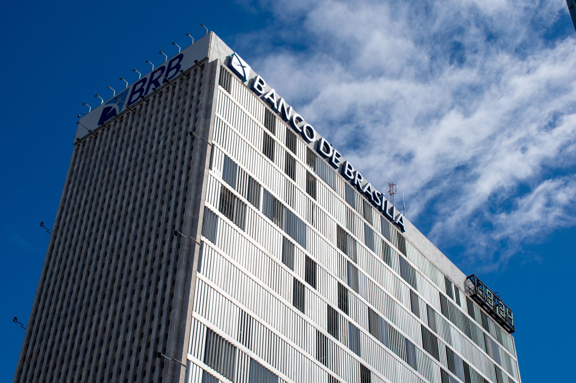 Columbia Bank Prices $250 Million Subordinated Note Offering at 6.721%