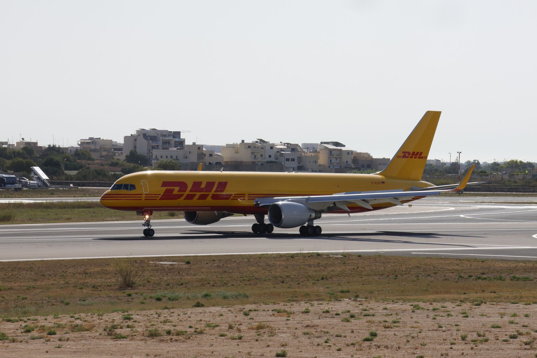 Amazon Suspends Cargo Carrier 21 Air Following Deadly Miami Runway Crash