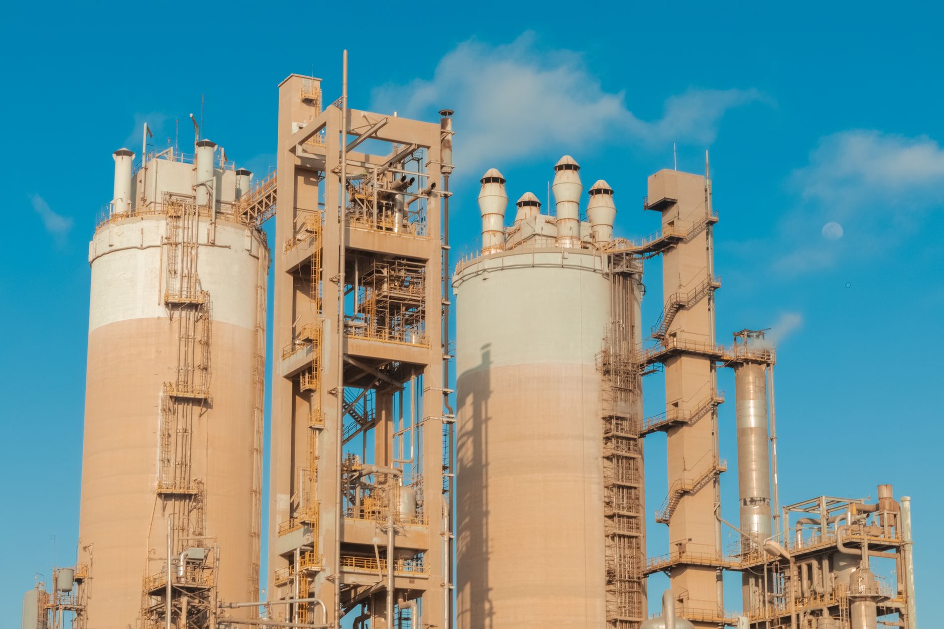 BASF executives attend the inauguration of the modernized acid chlorides and chloroformates production plant at the Ludwigshafen Verbund site.