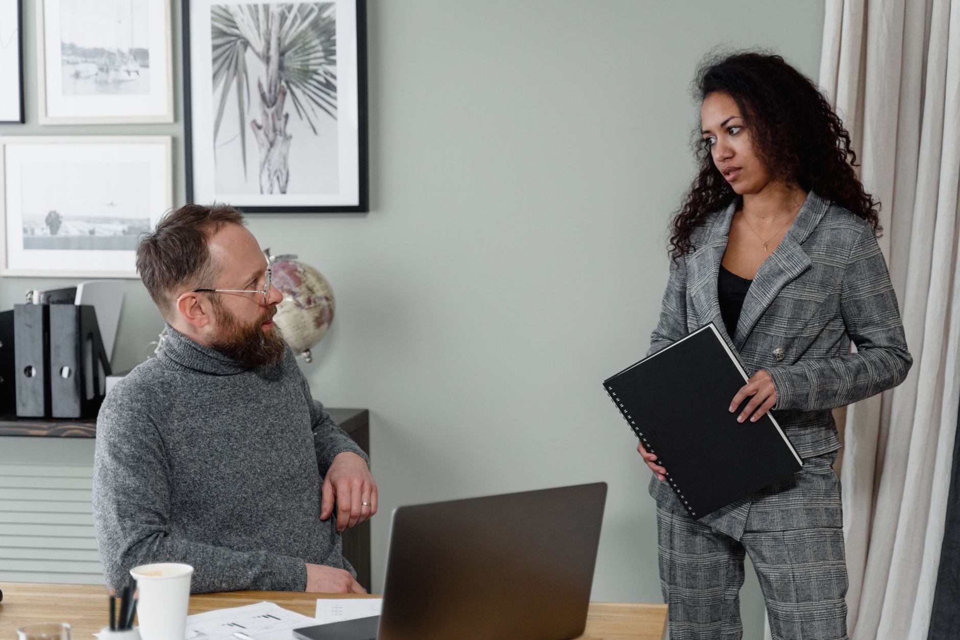 Financial advisors meet at a wealth management office as Lincoln Investment returns to family and advisor ownership following New Mountain Capital’s exit.