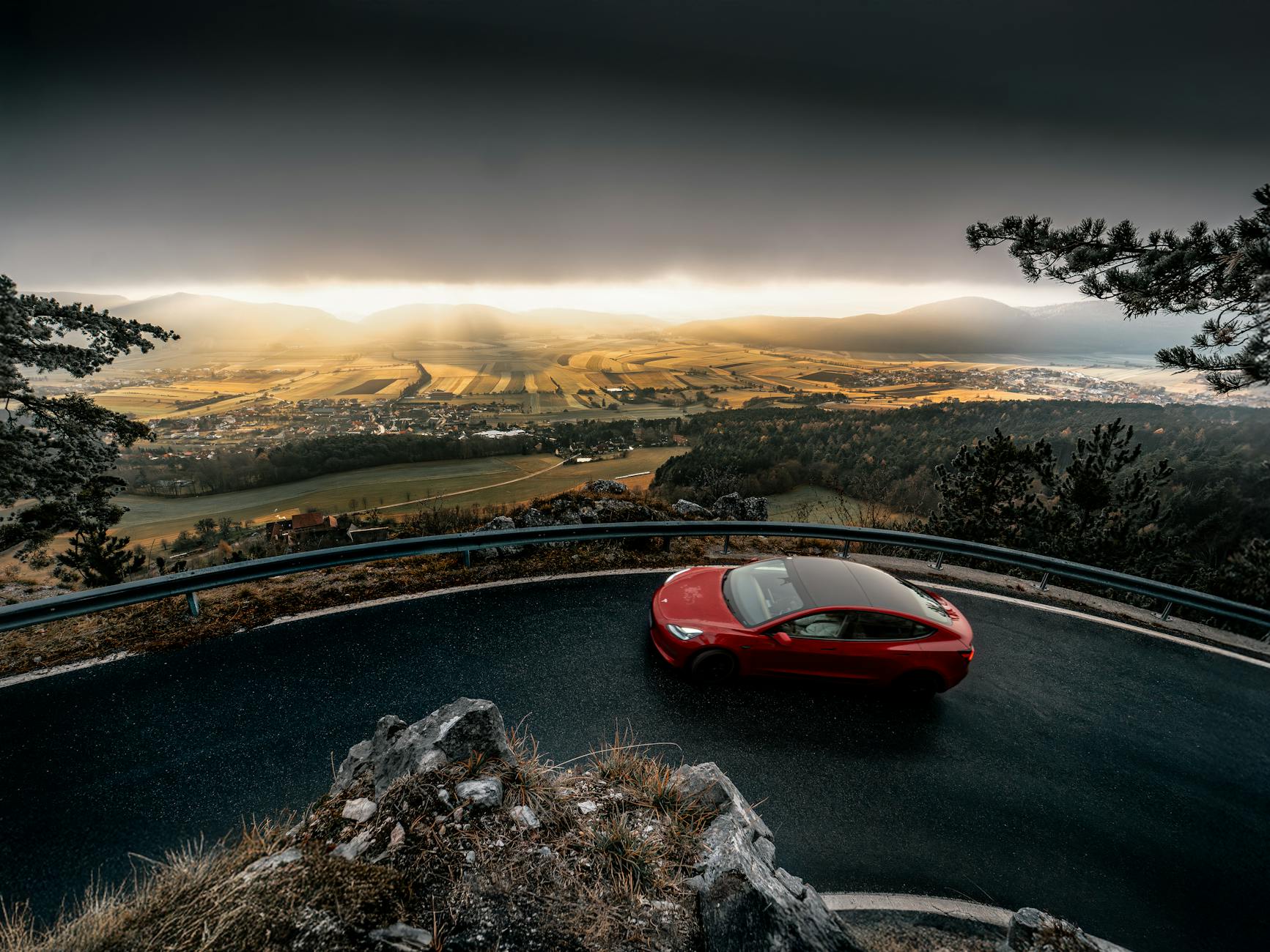 A Tesla facility and investors reacting to the company’s quarterly earnings update amid a sharp market focus on margins and growth plans.