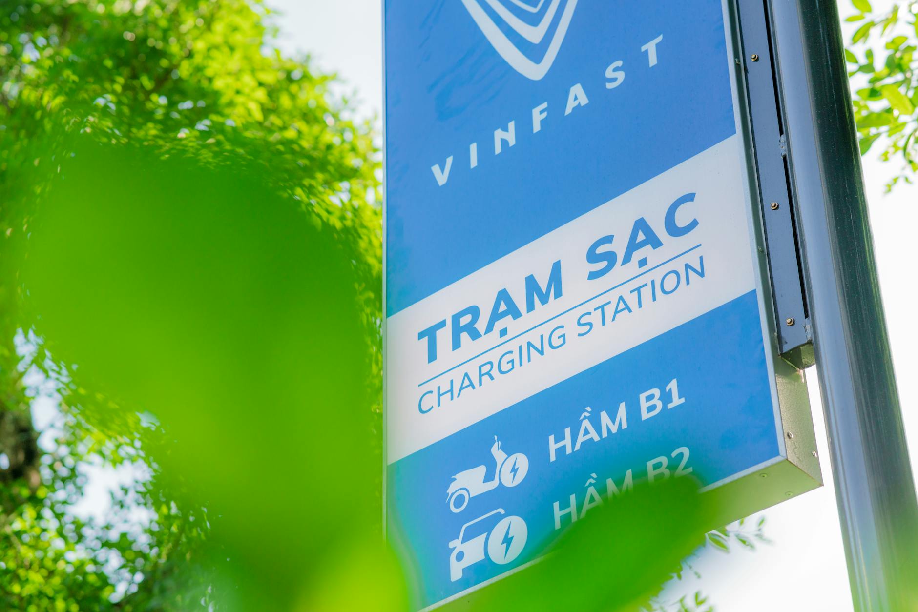 Tesla vehicles at an electric vehicle facility as investors assess quarterly earnings and margin pressure.