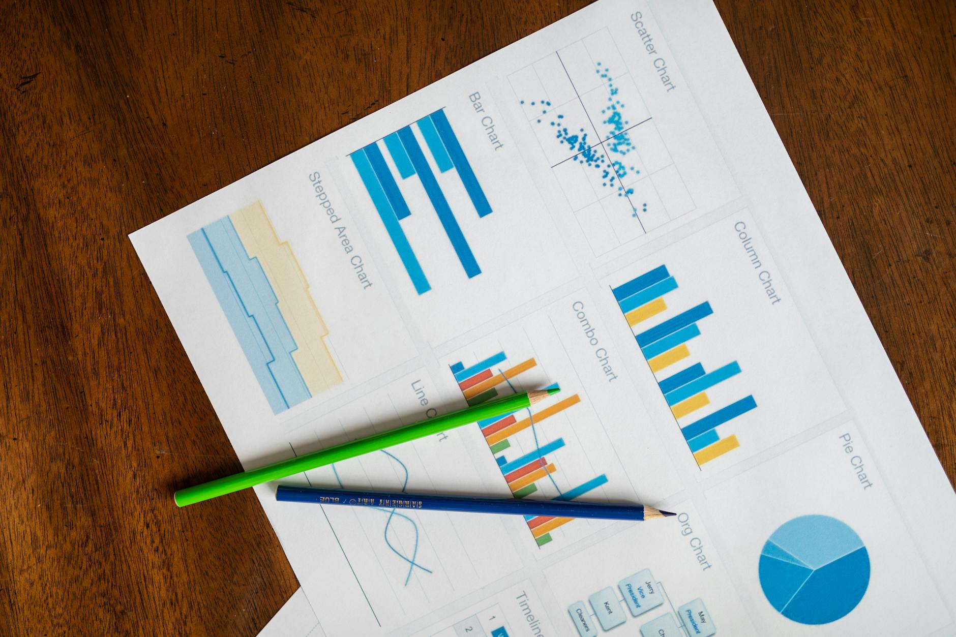 A financial analyst reviews U.S. inflation data and Federal Reserve rate expectations on a market screen.