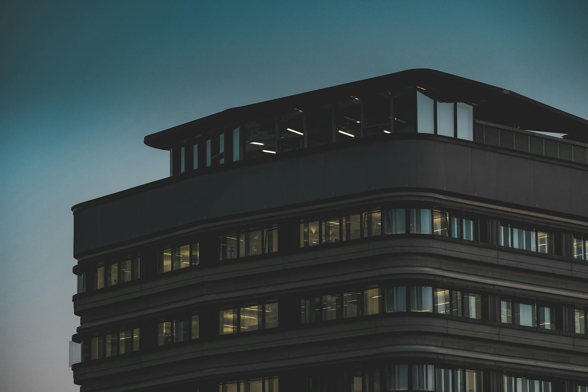 Switzerland Tightens Too-Big-to-Fail Rules With New Capital Demands for UBS