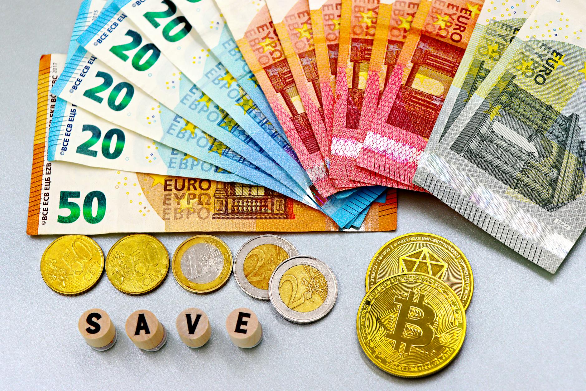 European banking executives discuss a euro-denominated stablecoin project for digital payments and tokenized settlement.