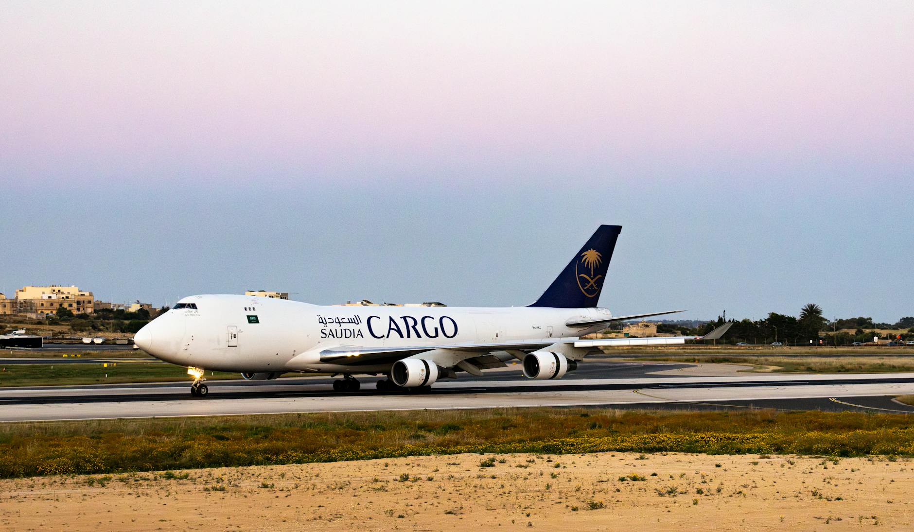 FedEx Expands Cost Reduction Targets After Soft International Freight Volumes Pressure Outlook