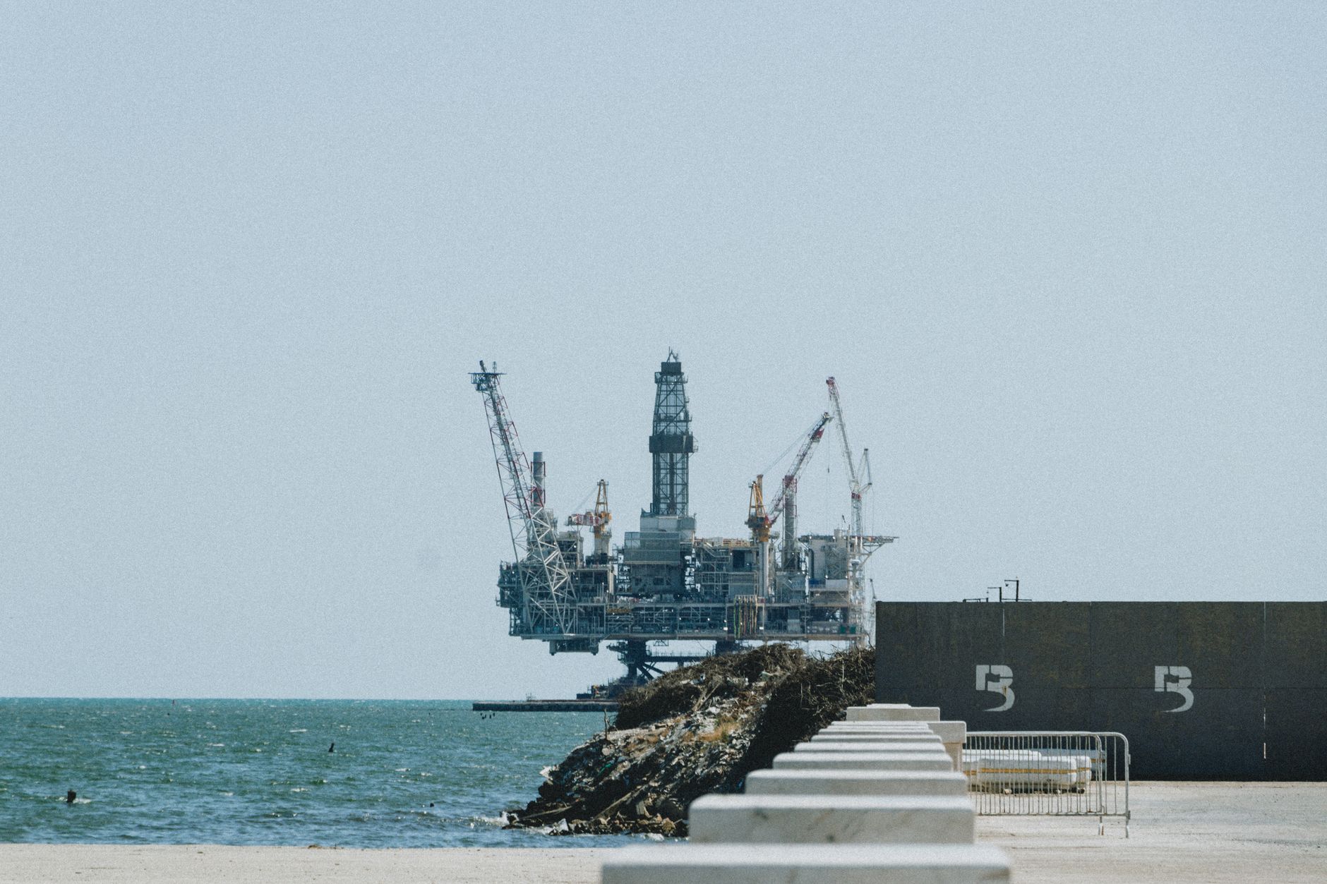 An offshore natural gas platform representing Shell’s planned sale of its Aphrodite field interest in Cyprus to MOL Group.
