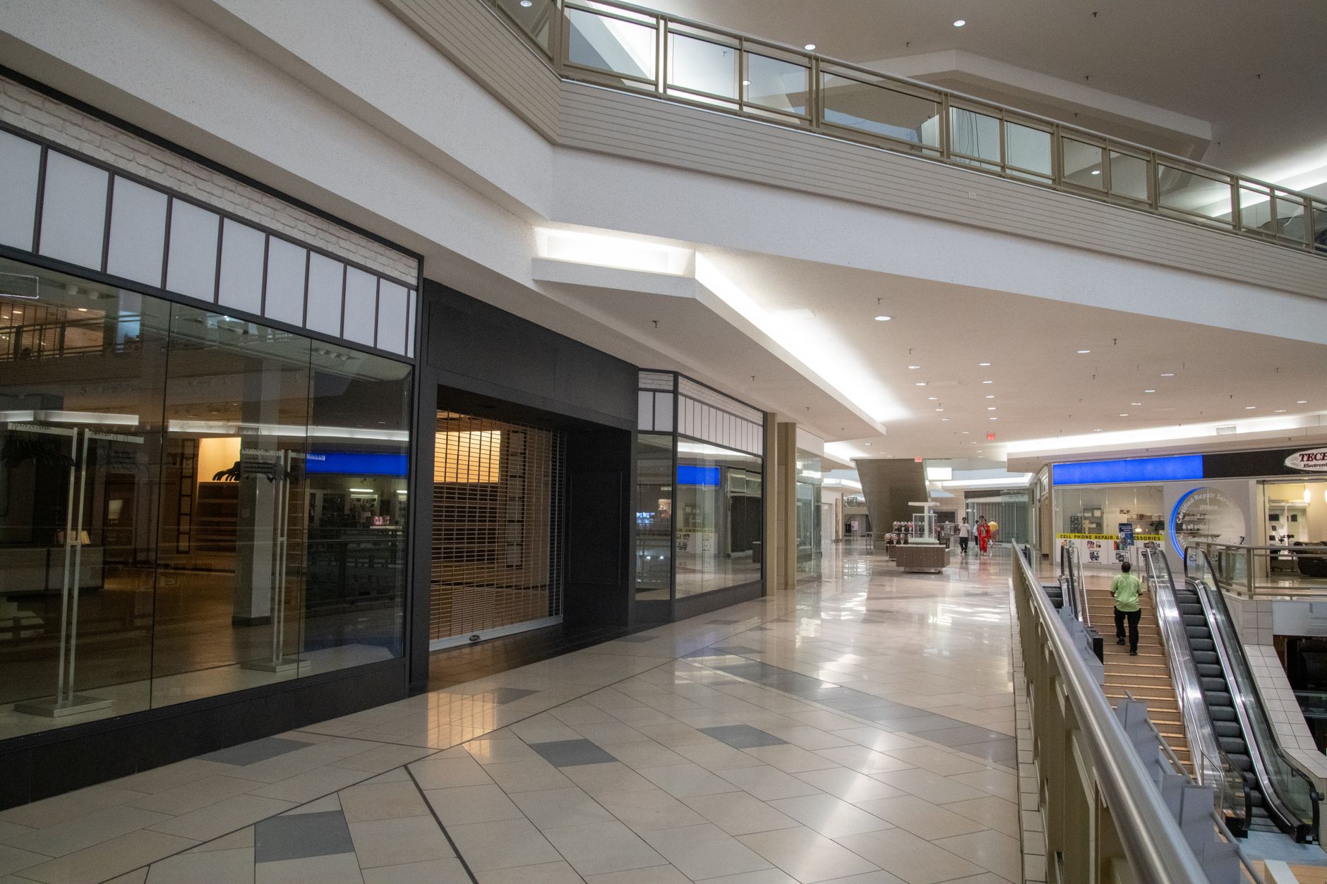 A Journeys footwear store represents Genesco’s improving retail performance following its fiscal 2027 second-quarter earnings report.