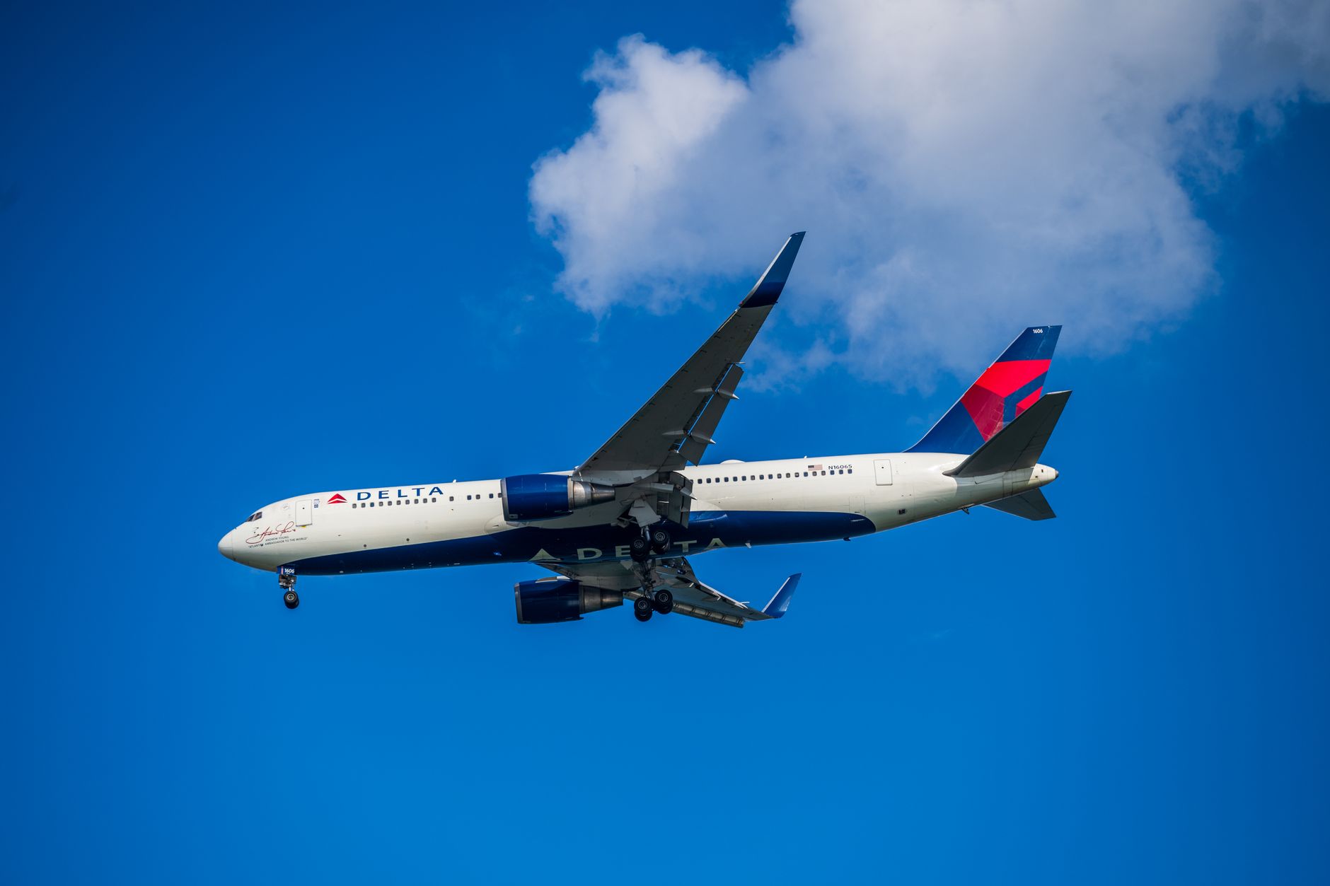 Delta Air Lines aircraft and executives reviewing quarterly earnings performance amid higher fuel costs.