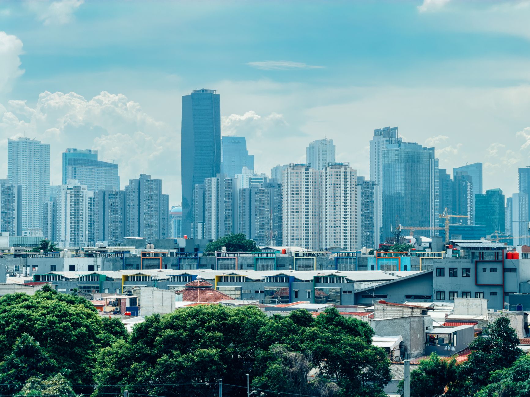 A homebuyer discusses mortgage options while U.S. housing construction activity continues to shape economic expectations.
