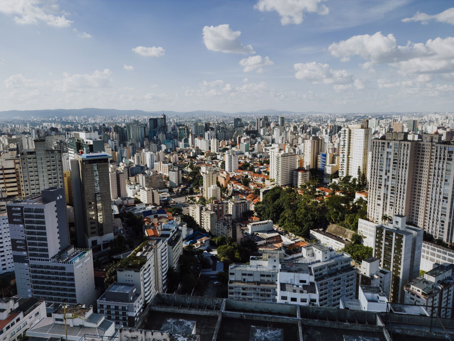 Financial regulators and banking executives review market resilience assessments during a global financial stability discussion.